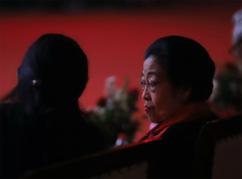 Ketua Umum PDIP, Megawati Soekarnoputri menyampaikan pidato politiknya saat menutup Rakernas V PDIP di Beach City International Stadium Ancol, Jakarta, Minggu (26/5/2024).
