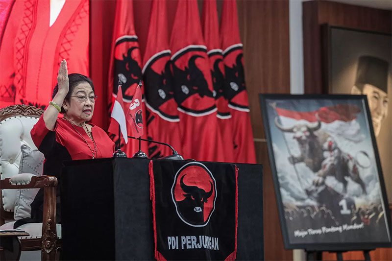 Ketua Umum PDIP Megawati Soekarnoputri saat acara pelantikan pengurus DPP PDI Perjuangan masa bakti 2019-2024 yang diperpanjang hingga tahun 2025 di Sekolah Partai, Lenteng Agung, Jakarta, Jumat (5/7)