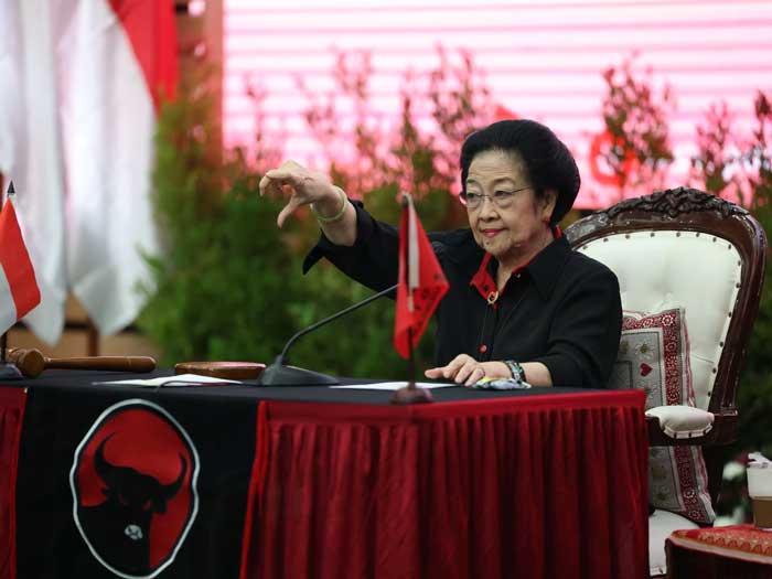 Ketua Umum PDI Perjuangan Megawati Soekarnoputri saat menyampaikan pidato politik di kantor DPP PDIP, Jalan Diponegoro, Jakarta Pudat, Rabu (14/8).