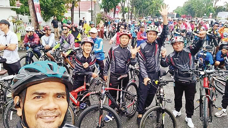 FOTO BERSAMA: Komunitas sepeda Gowes Sehat Bersama (GSB) Panam foto bersama saat mengikuti gowes di Pekanbaru, beberapa waktu lalu.