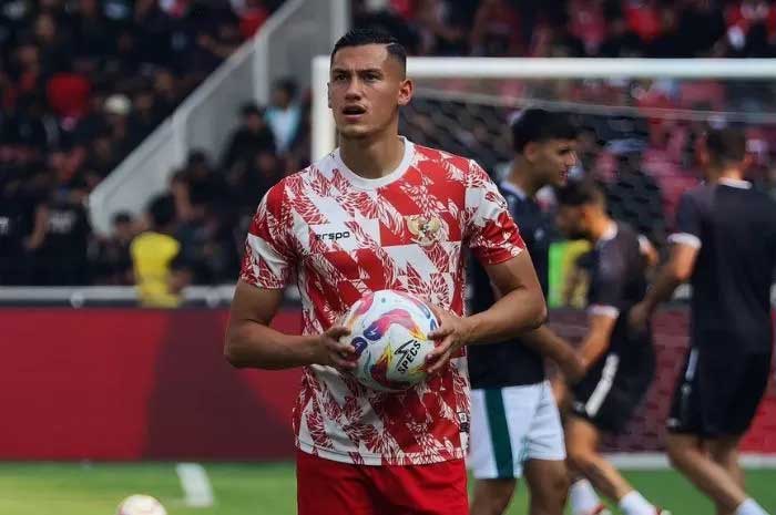 Jay Idzes diprediksi tetap akan jadi jenderal di lini belakang Timnas Indonesia untuk Kualifikasi Piala Dunia 2026.