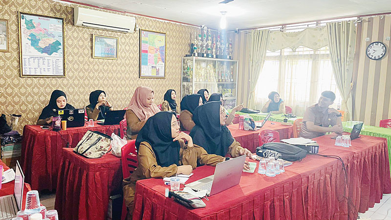 GURU: Guru SDN 130 Pekanbaru saat mengikuti pelatihan agar pendidikan anak lebih baik lagi, baru-baru ini.