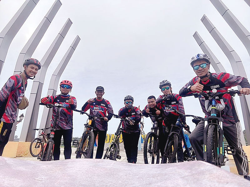 IKUTI GOWES: Anggota komunitas sepeda BRI Cycling Community (BRICCo) saat mengikuti gowes, beberapa waktu lalu.