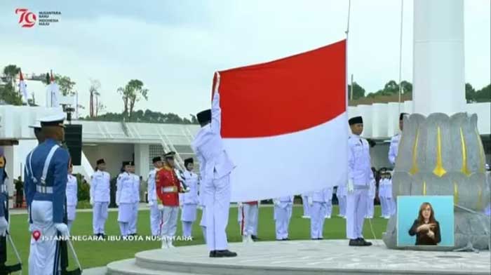 Pengibaran Sang Saka Merah Putih di Upacara detik-detik proklamasi di IKN.