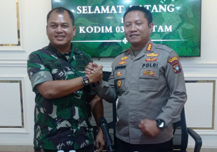 Dandim 0316/Batam, Kolonel Infanteri Rooy Chandra Sihombing bersama Kapolresta Barelang, Kombes Pol Heribertus Ompusunggu.
