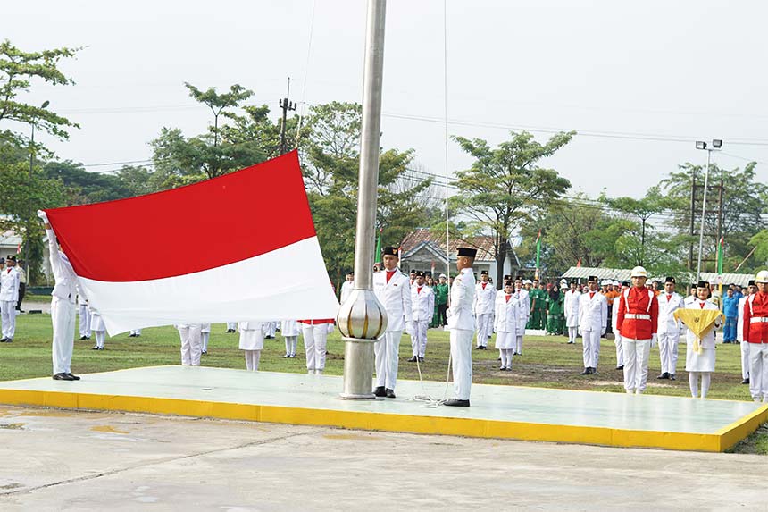 Upacara peringatan Kemerdekaan Republik Indonesia di Riau Kompleks PT RAPP pada Sabtu (17/8/2024) berlangsung khidmat.