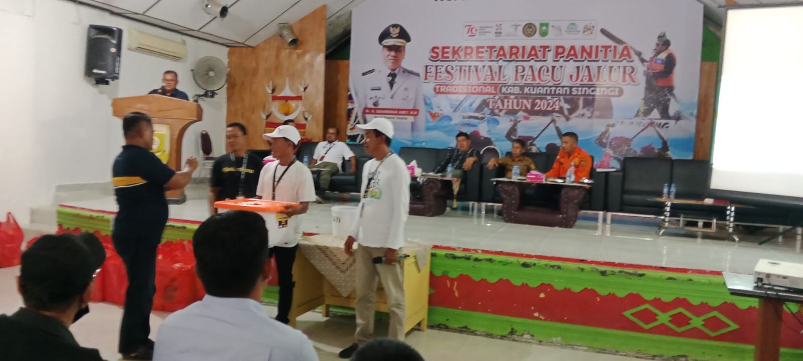 Teknikal meeting dan pencabutan undian pacu jalur tradisional tahun 2024, Selasa (20/8/2024) di gedung Narosa Telukkuantan.