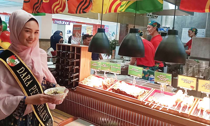 Haraku Ramen melebarkan sayap kulinernya di Indonesia dengan menghadirkan outlet pertama di Kota Pekanbaru dan kedua di Pulau Sumatra, yaitu di Mal SKA Pekanbaru, Selasa (20/8/2024).