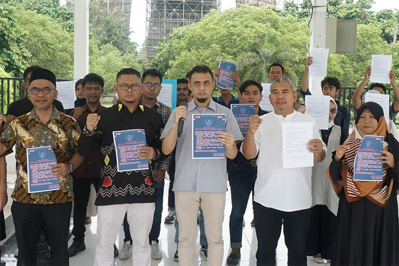 Forum Dosen Unri Peduli Demokrasi menyampaikan imbauan moral dan pernyataan sikap taat terhadap keputusan MK untuk menjaga marwah demokrasi, Kamis (22/8/2024)