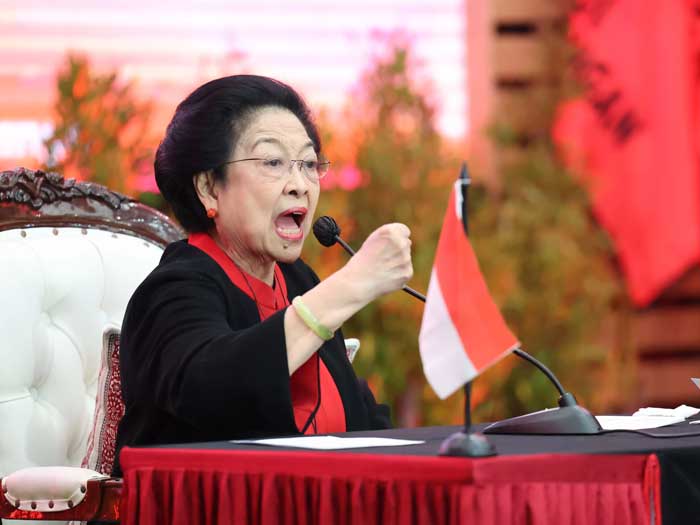 Ketua Umum DPP PDI Perjuangan Megawati Soekarnoputri saat menyampaikan pidato politik di kantor DPP PDIP, Jalan Diponegoro, Jakarta Pusat, Kamis (22/8).