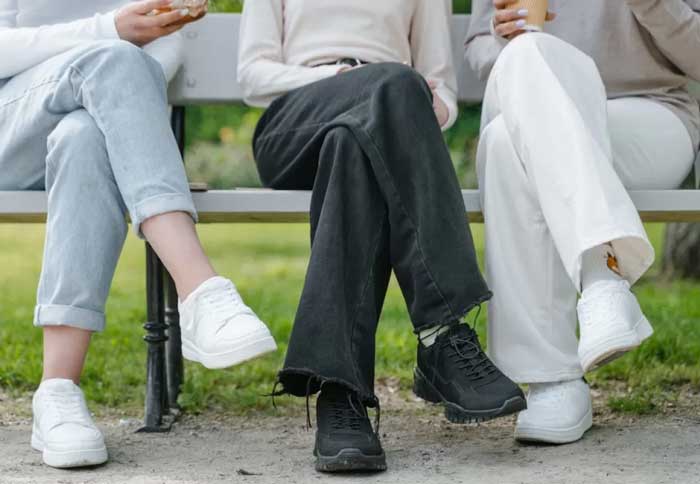 Menyilangkan kaki ternyata menyimpan bahaya bagi kesehatan, salah satunya berpengaruh pada kehamilan.