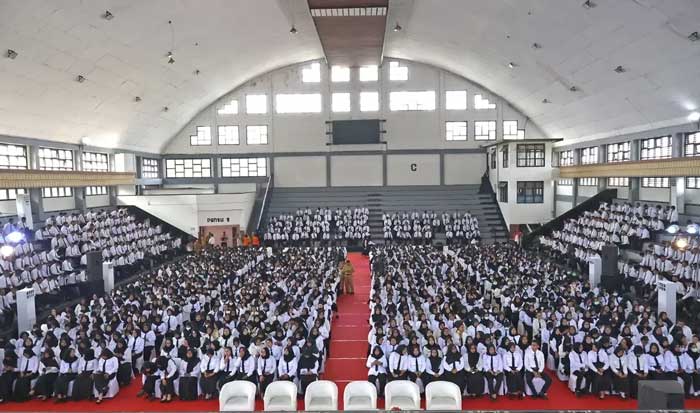 Ribuan PPPK Pemkot Surabaya menerima SK di Gelora Pancasila.