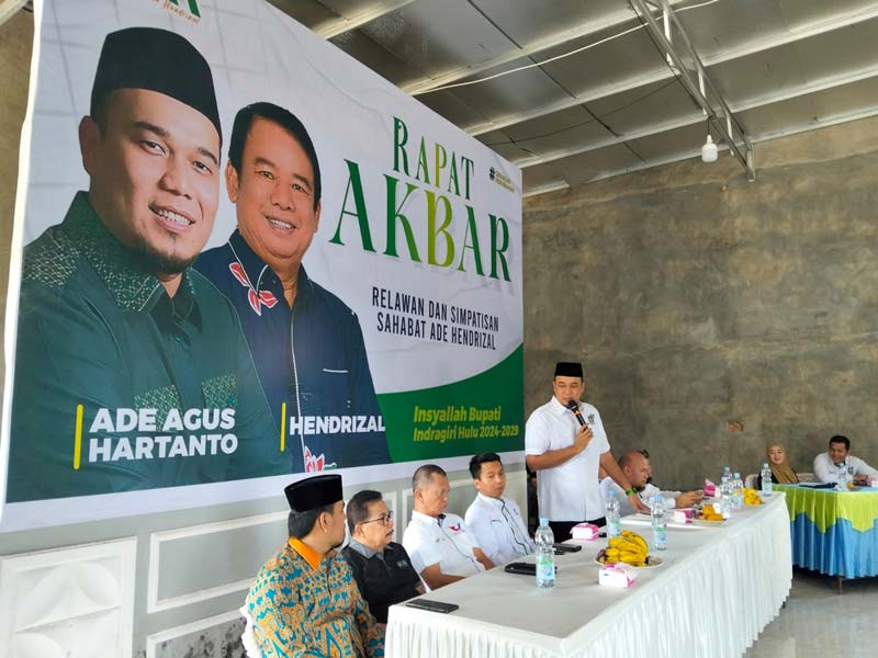Pasangan Balon Bupati dan Wakil Bupati Kabupaten Inhu, Ade Agus Hartanto-Hendrizal saat melakukan rapat akbar di Pematang Reba, beberapa waktu lalu.