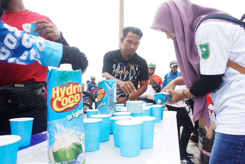 Booth Hydro di iven Riau Pos Gowes Merdeka menyediakan tester bagi para pengunjung yang singgah di stan mereka di Jalan Cut Nyak Dien, Pekanbaru, Ahad (25/8/2024) .