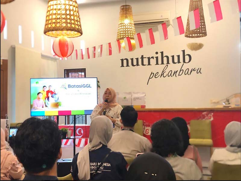 Perwakilan Dinas Kesehatan Provinsi Riau, Rozita, saat memberi sambutan di acara Batasi GGL Nutrihub Pekanbaru, belum lama ini.