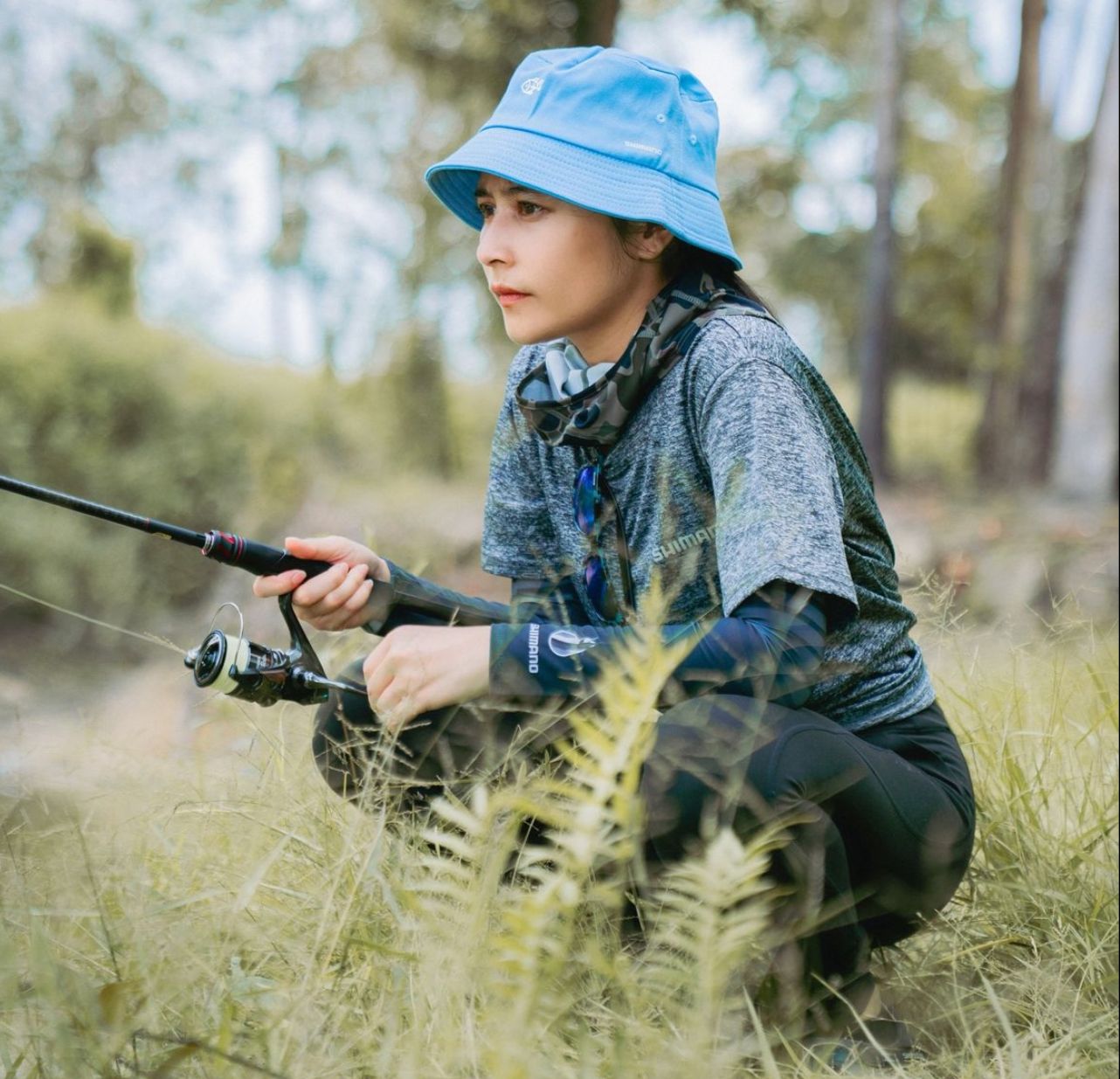Prilly Latuconsina tengah asik memancing ikan di Danau Tajwid, Langgam, Pelalawan Riau, di sela kunjungannya ke Pekanbaru, Sabtu (24/8/2024) lalu.
