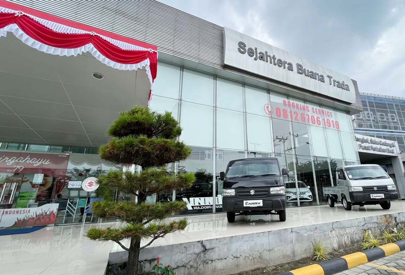 Dealer Sejahtera Buana Trada Cabang SM Amin menghadirkan berbagai pilihan unit Suzuki terbaru.