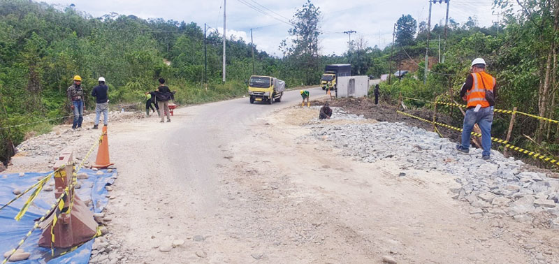 Proses perbaikan jalan yang amblas di Kabupaten Kampar terus dikebut pihak BPJN Riau, belum lama ini.