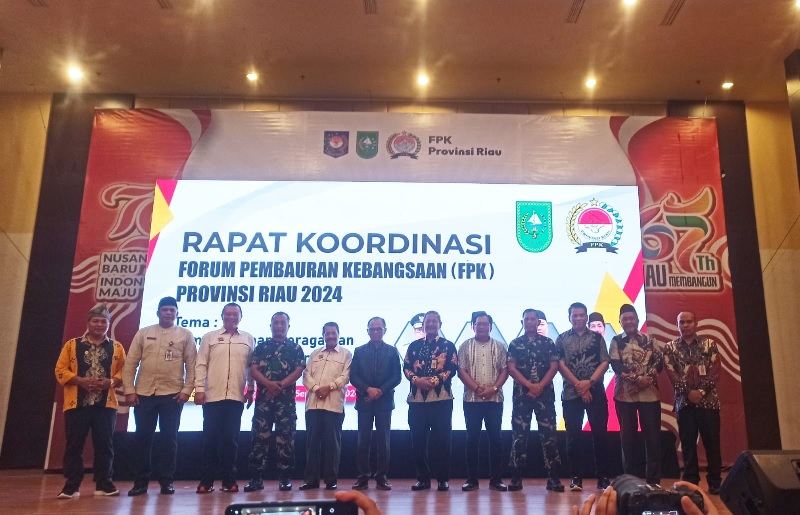 Kaban Kesbangpol Provinsi Riau, Jenri Salmon Ginting, Ketua FPK Provinsi Riau, Auni M Noor, Direktur Bina Ideologi, Karakter dan Wawasan Kebangsaan Ditjen Polpum Kemendagri RI, Drajat Wisnu Setiawan.