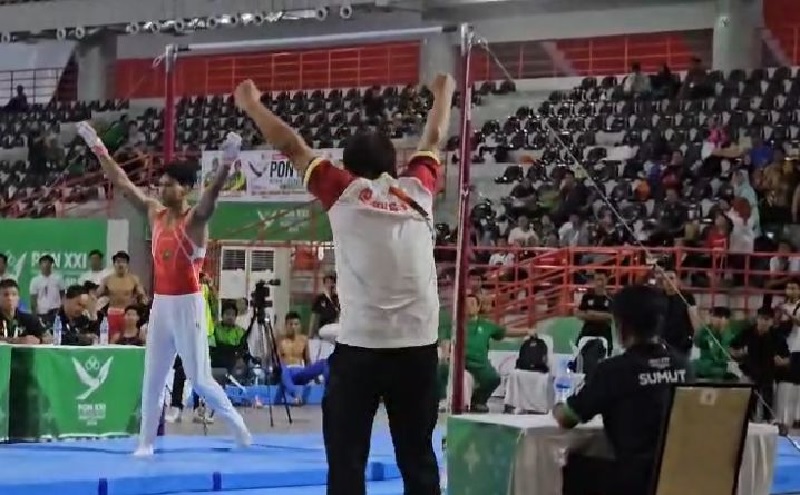 Abiyu Raffi melakukan selebrasi usai pertandingan di nomor palang tunggal, Sabtu (31/8/2024).