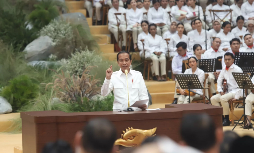 Presiden Joko Widodo (Jokowi) ketika memberikan sambutan saat memberikan sambutan dalam acara penutupan Rapat Pimpinan Nasional (Rapimnas) Partai Gerindra di Indonesia Arena, Senayan, Jakarta.