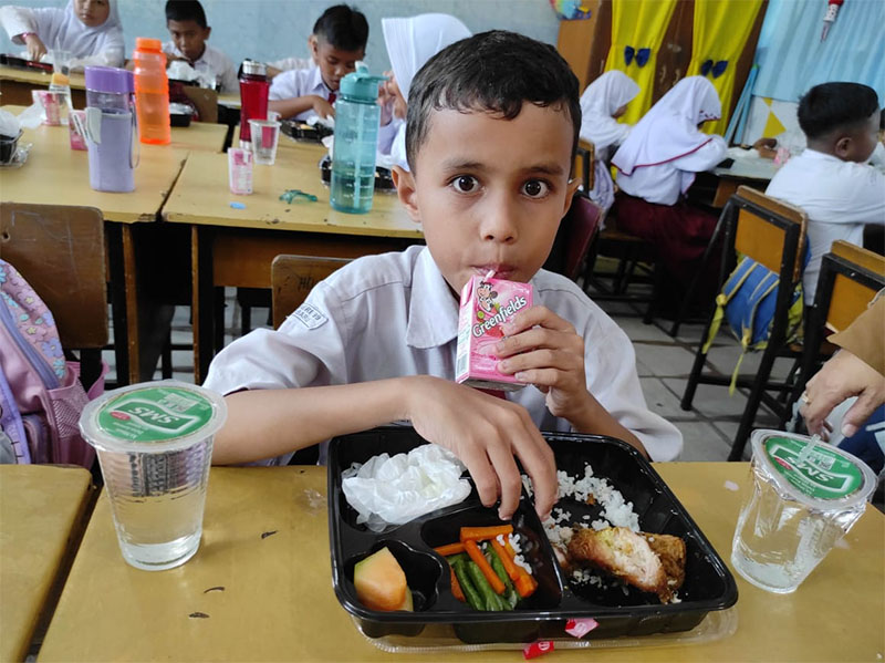 Simulasi makan bergizi gratis di SDN 99 Pekanbaru, Senin (2/9)