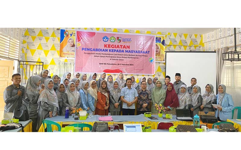 Dosen PGSD, guru, mahasiswa PGSD dan Pendidikan Dasar FKIP Unri foto bersama usai pengabdian, Sabtu (31/8/2024).
