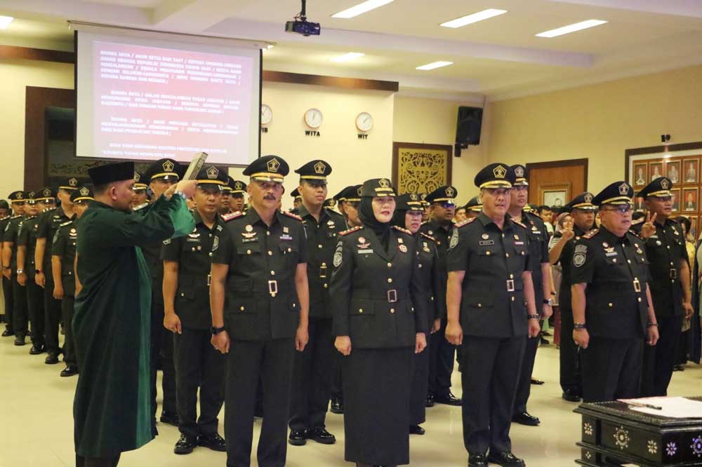 Sertijab Pegawai Kanwil Kemenkumham Riau dipimpin Kepala Kanwil Kemenkumham Riau Budi Argap Situngkir di Kanwil Kemenkumham Riau pekan lalu.