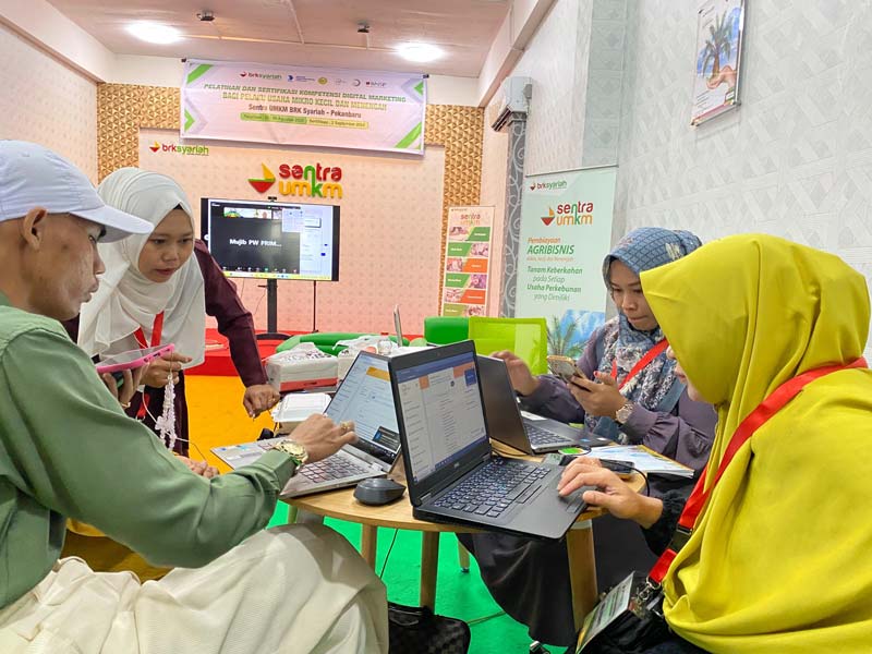 Pelaku Usaha Mikro Kecil dan Menengah (UMKM) dari nasabah Bank Riau Kepri (BRK) Syariah di wilayah Kota Pekanbaru.