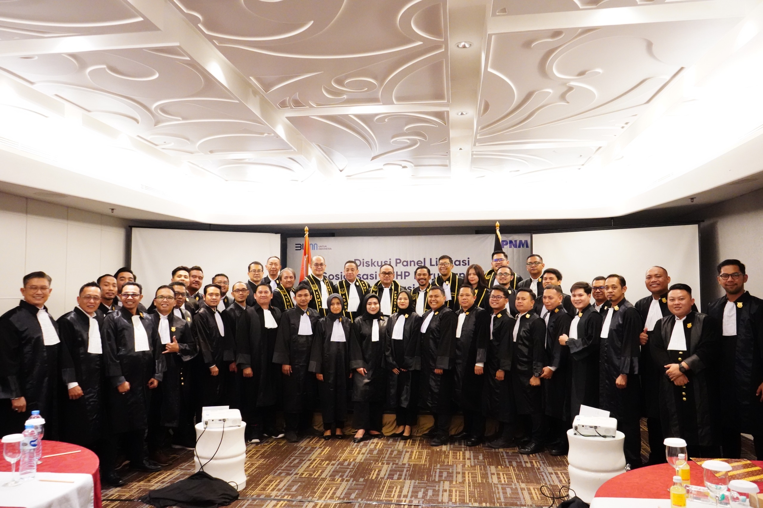 Asosiasi Advokat Usaha Mikro Kecil (Association of Small Medium Enterprise Advocates) atau ASMEA.