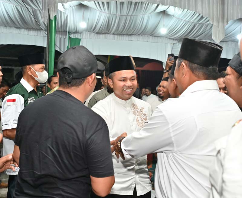 Bakal Calon Gubernur Riau Abdul Wahid saat melakukan silaturahmi dengan masyarakat di Indragiri Hilir, baru-baru ini.