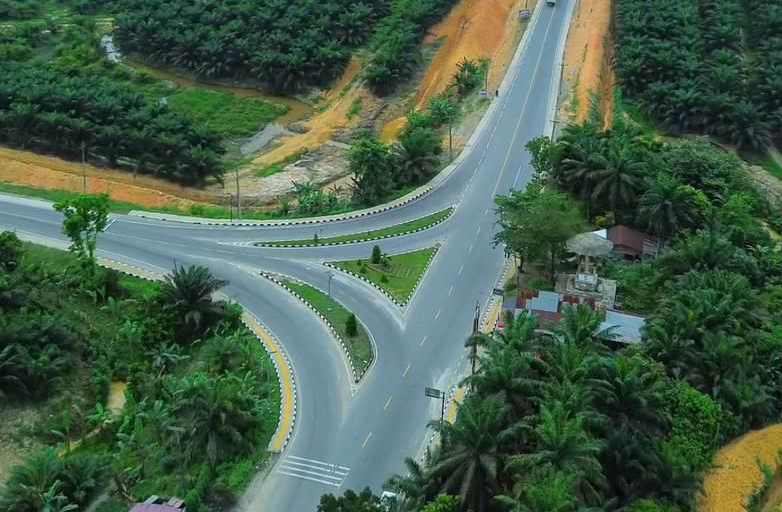 Akses Jalan Simpang Perak Pelalawan.