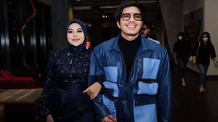 Atta Halilintar dan istrinya, Aurel Hermansyah.