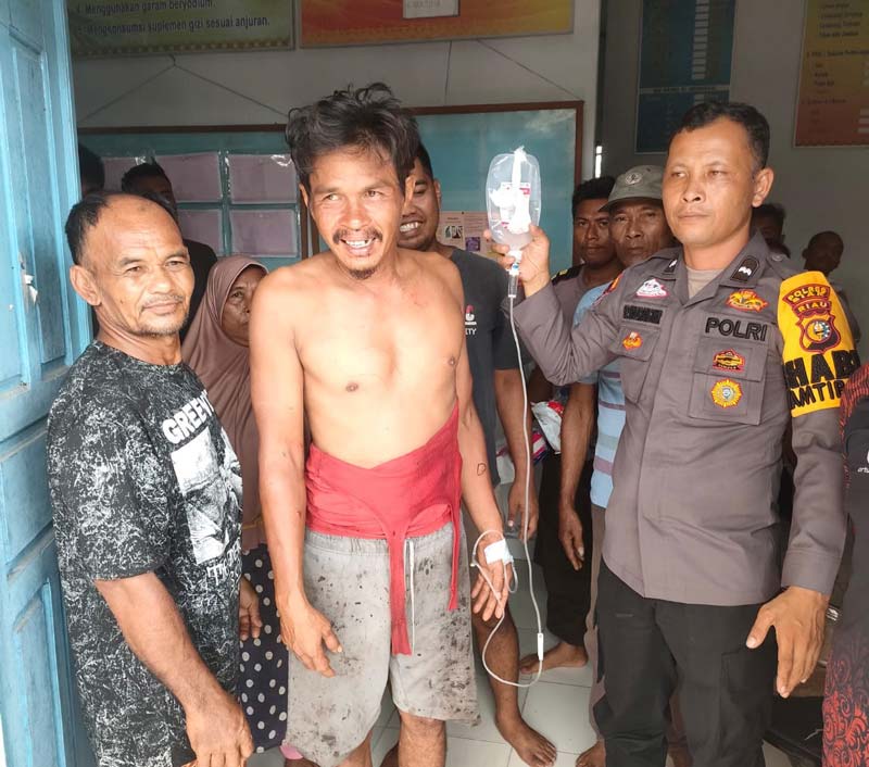 Korban Jon Heri saat akan pulang usai menjalani perawatan di Pustu Kampung Rawa Mekar Jaya, Kecamatan Sungai Apit, Kabupaten Siak, Rabu (4/9/2024).