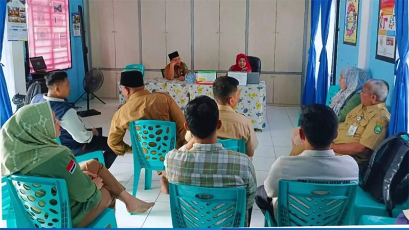 Kepala Perwakilan BKKBN Riau Mardalena Wati Yulia saat menghadiri pertemuan edukasi kesehatan reproduksi di Bengkalis, Rabu (4/9)/2024).