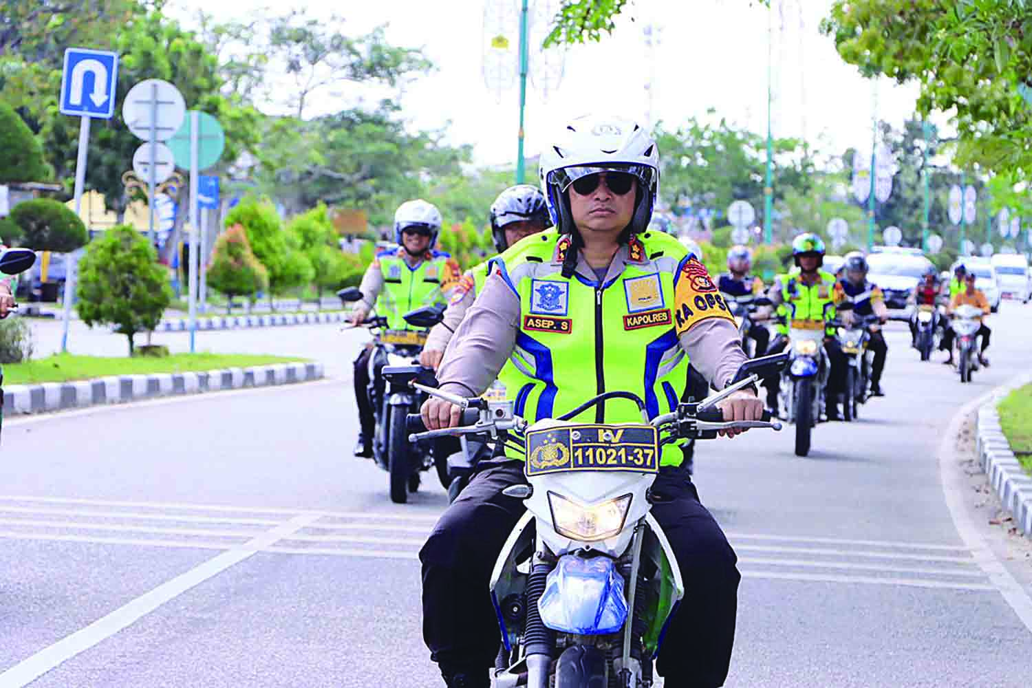 Kapolres Siak AKBP Asep Sujarwadi memimpin patroli gabungan bersama TNI untuk memastikan Siak aman dan kondusif, Selasa (4/9/2024).