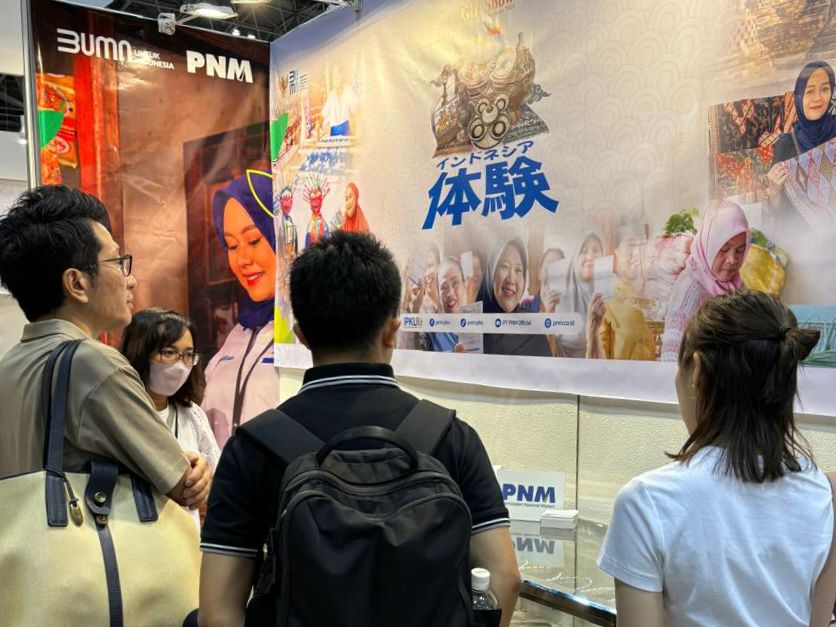 Produk nasabah PNM sangat diminati pengunjung pada gelaran Pameran Tokyo Gift Show ke 98 di Tokyo (PNM)