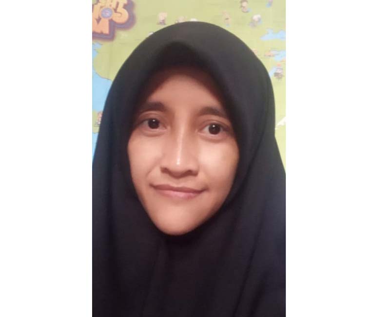 Hanna Ummu Dzaky, Pemerhati Ekonomi dan Politik