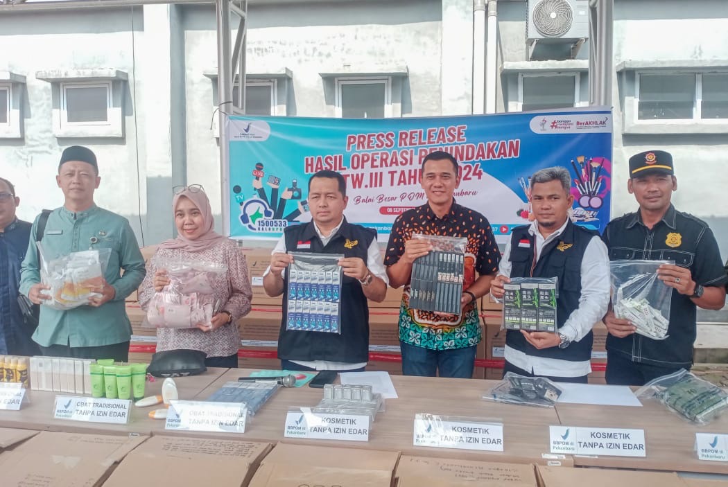 BBPOM memperlihatkan kosmetik tanpa izin edar dari oerasi penindakan yang dilaksanakan 3 September 2024, saat ekspos di Kantor BBPOM Pekanbaru. Jumat (6/9/2024).