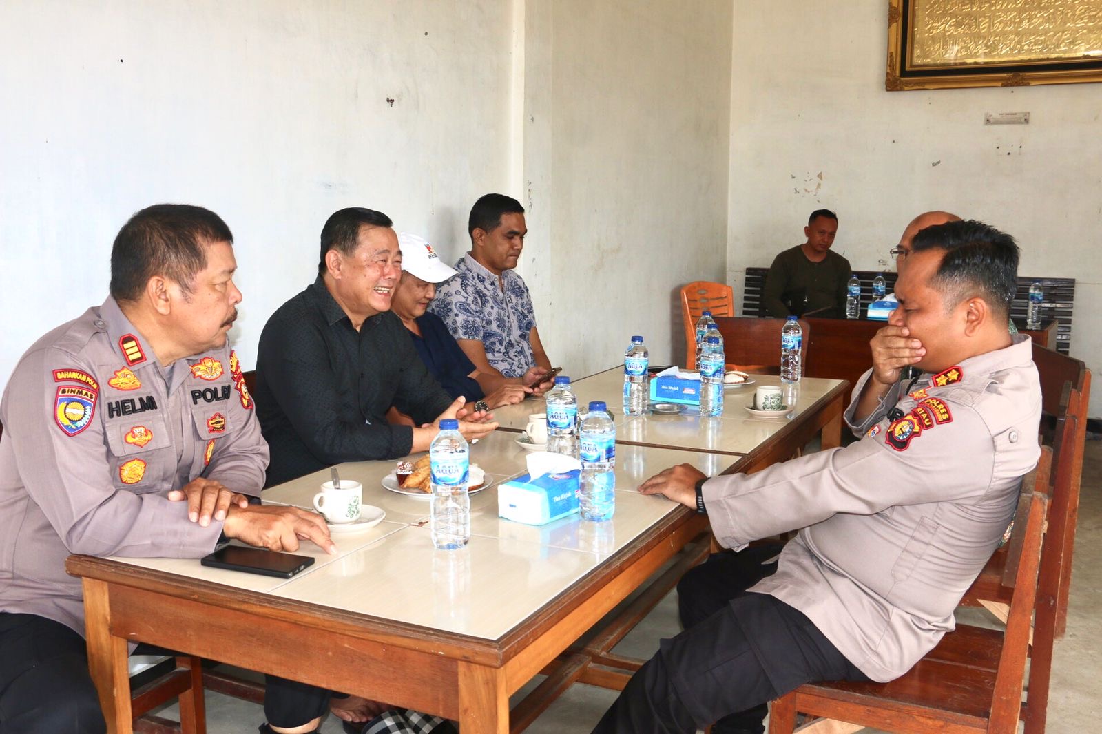 Kapolres Kuansing AKBP Pangucap Priyo Soegito SIK MH didampingi beberapa pejabat utama Polres Kuansing, cooling system dan koordinasi pemilu damai dengan bakal calon Bupati H Halim didampingi tim.
