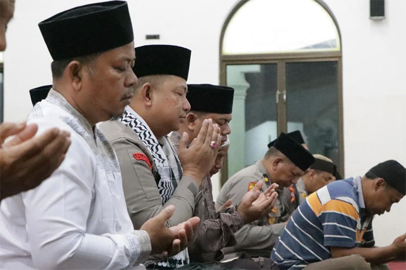 Kapolres Siak AKBP Asep Sujarwadi melakukan subuh keliling (suling) di Masjid Nurul Yakin Kampung Dayu, Kecamatan Dayun, Kabupaten Siak, Sabtu (7/9/2024).