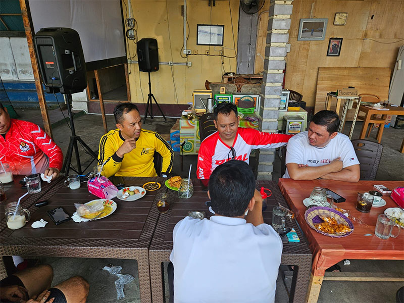 Kapolres AKBP Pangucap Priyo Soegito SIK MH melakukan silaturahmi dengan bakal calon bupati Dr Adam SH MH, Sabtu (7/9/2024) di Teluk Kuantan.