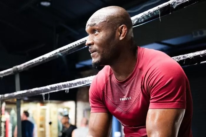Kamaru Usman petarung MMA asal Nigeria dengan perjalanan fenomenal di octagon UFC.