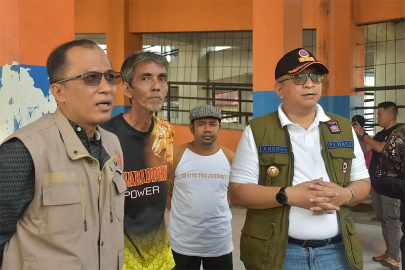 Pj Wali Kota Padang Andree Algamar meninjau Shelter Darussalam di Kelurahan Bungopasang, Kecamatan Kototangah.