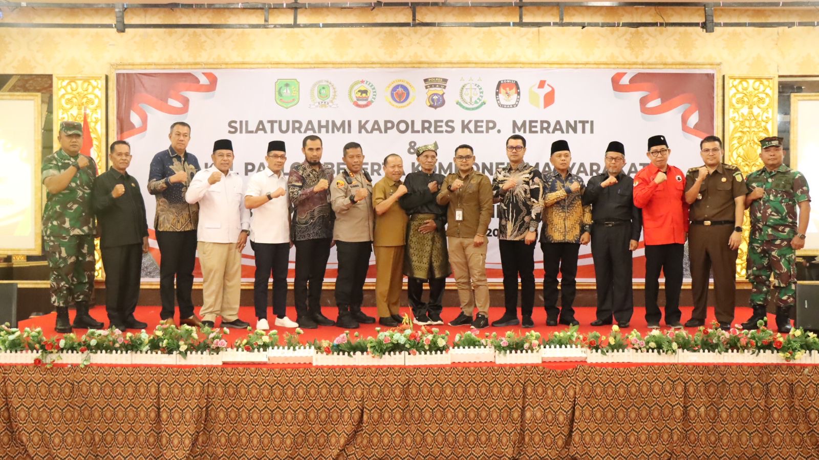 Seluruh Bapaslon Bupati dan Wakil Bupati Kepulauan Meranti yang akan bertarung pada Pilkada 2024 bertemu pada momen Silaturahmi Kapolres dan Bapaslon berserta komponen masyarakat, Selasa (10/9/2024).