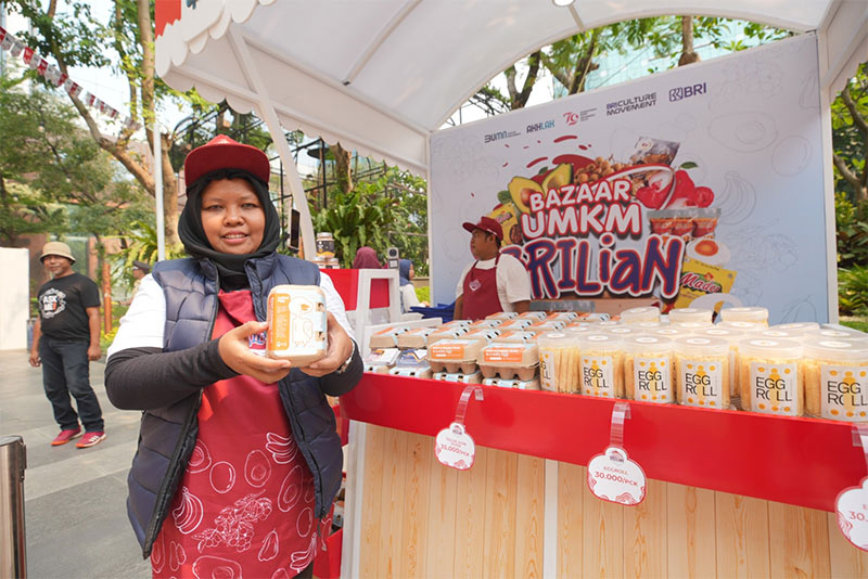Produk Egg Roll dari Klaster Telur Asin Abinisa di Desa Sujung di Bazaar UMKM BRILian