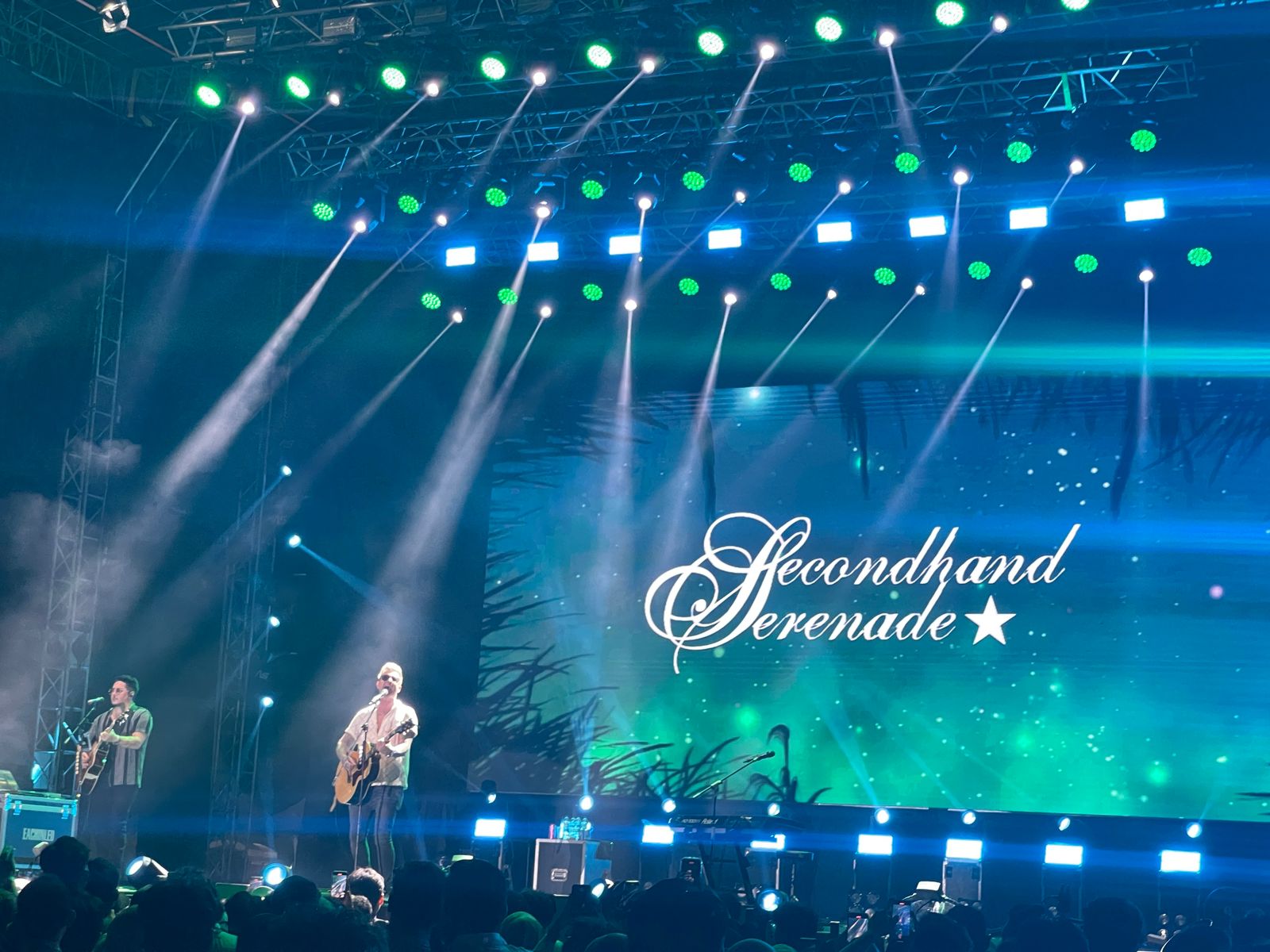 Secondhand Serenade saat konser di Pekanbaru, Ahad (8/9/2024).