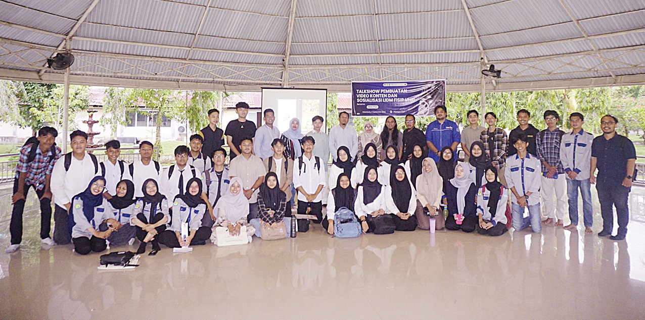 PD 3 Fisipol Unri DR Saiman Pakpahan, Dosen Ilmu Komunikasi DR Chelsy Yesicha dan DR Tantri Puspita Yazid, Wapimred Riau Pos Eka Gusmadi Putra, Kordinator Liputan Riau Pos M Ali Nurman, Konten Digital Riau Pos Arif Oktafian dan Bayu Shaputra dan Mahasiswa