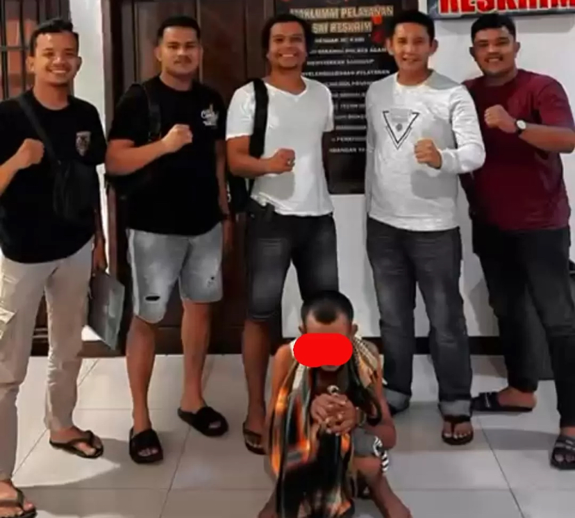 Tim Kupu-kupu Jatanras Sat Reskrim Polres Agam saat menangkap pelaku kekerasan seksual terhadap anak tiri.