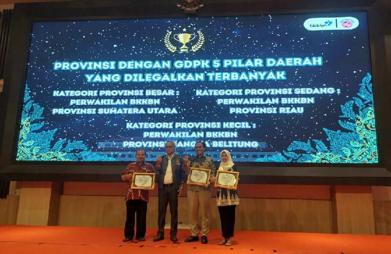 Perwakilan BKKBN Riau meraih dua penghargaan pada Apresiasi Program Bangga Kencana Bidang Pengendalian Penduduk di Kabupaten Bandung, Jawa Barat, Kamis (12/9/2024).